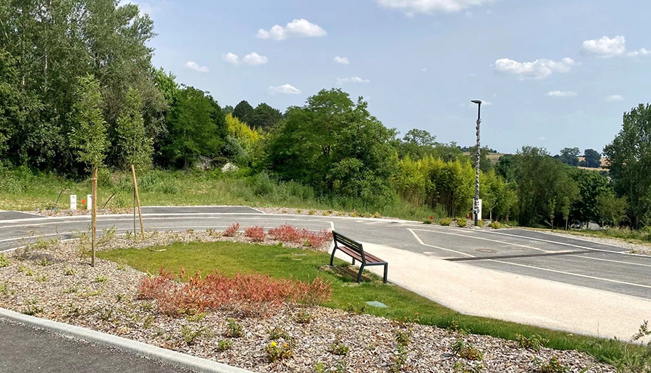 Landscaped turning area at Clermont-le-Fort