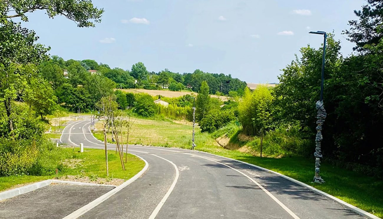 The access road at Clermont-le-Fort with the surrounding countryside